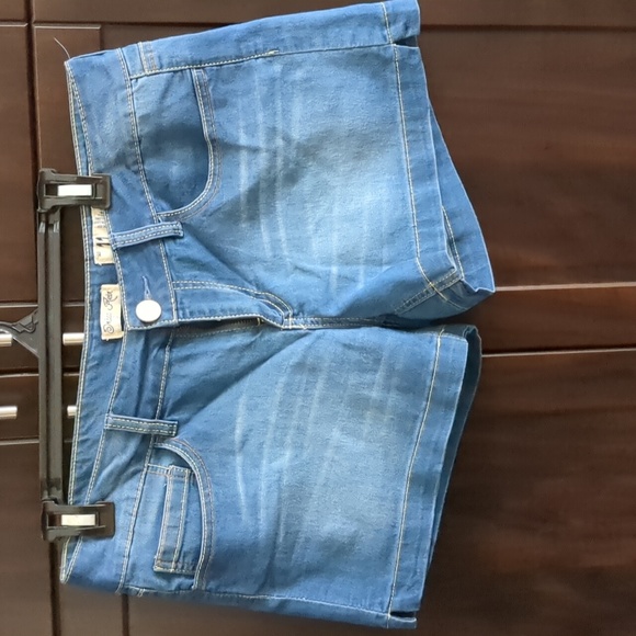 Shorts - Picture 1 of 3